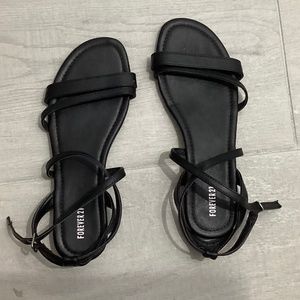 Forever 21 black sandals size 5.5 great condition